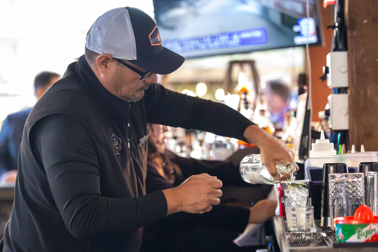 Bartender pouring during an NPECA evening reception